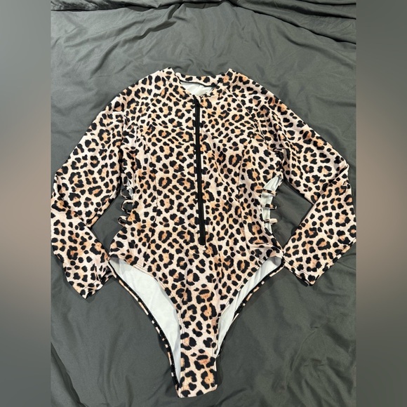SHEIN Plus Leopard Zip Front Cut Out Waist One Piece Swimsuit - Picture 2 of 4